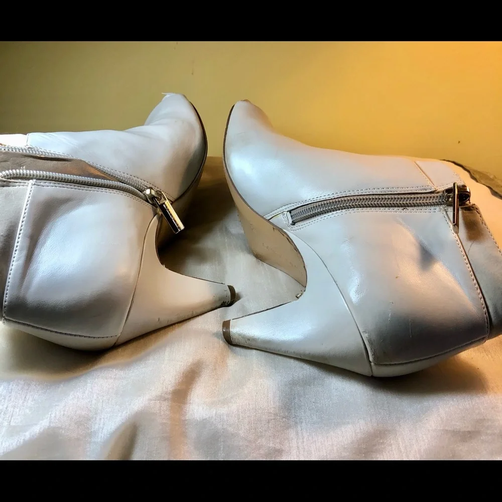 Boot - Picture 4 of 15